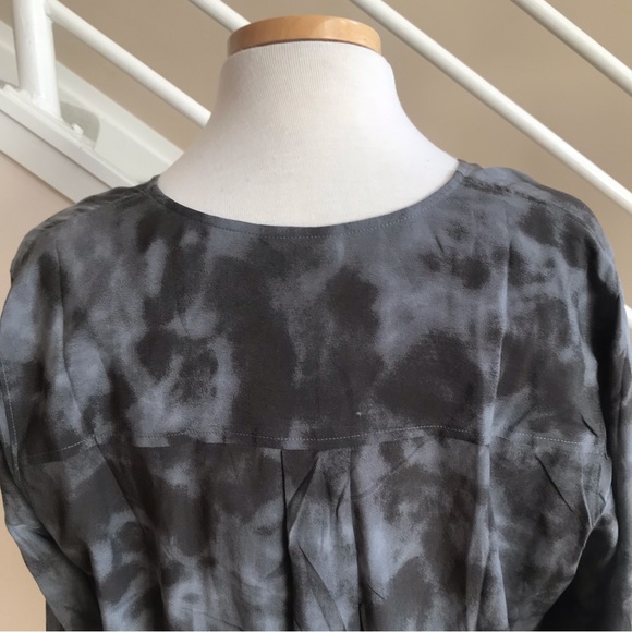 NWT Rails Hillary Tie Dye Long Sleeve Surplice Crossover Blouse Slate Gray Sze M - Picture 11 of 16